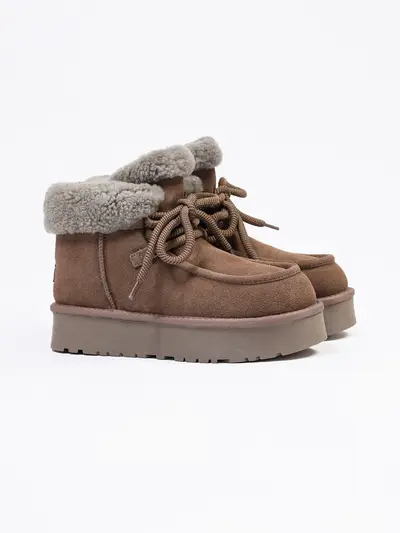 Угги коричневого цвета из натуральной замши на средней платформе